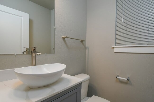 Building Photo - Elegant Three-Bedroom Home with Updated Kitchen & Vaulted Ceilings