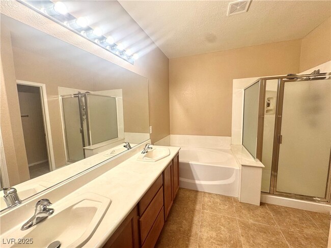 Building Photo - 7396 Bedford Pine Ct