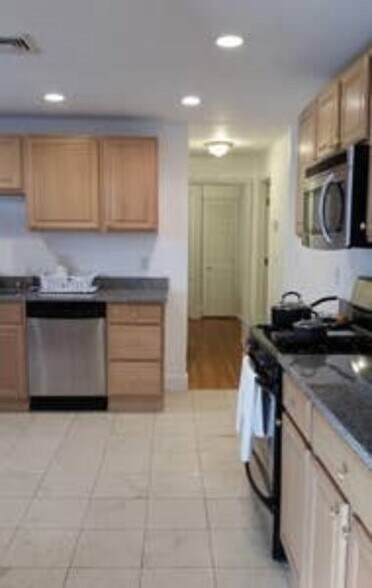 Building Photo - 29 Brackett St