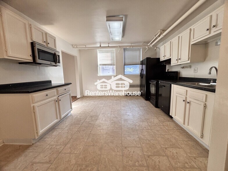 Building Photo - 4200 Grand Ave