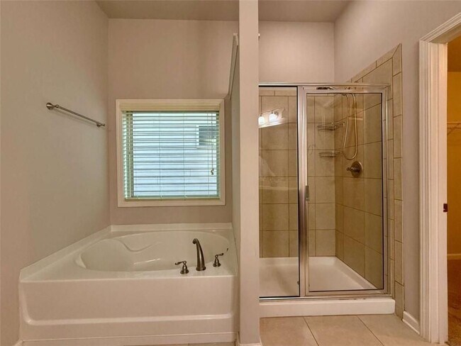 Building Photo - 5115 Breezewood Cir