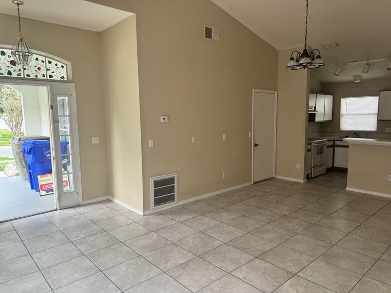 Building Photo - 2161 Jessa Dr