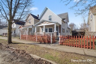 Building Photo - Spacious 5-Bed Home with 2.5 Baths