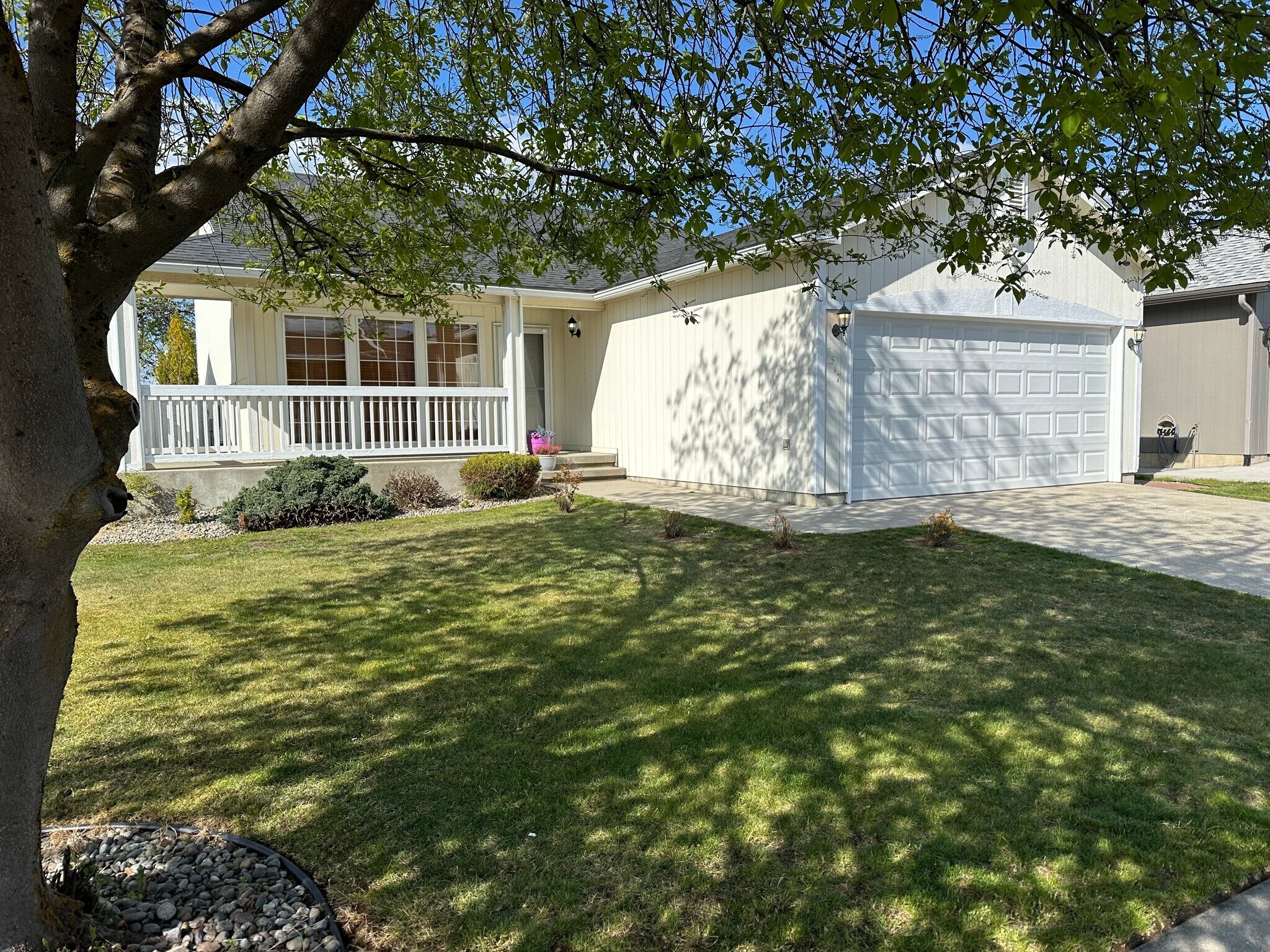 Building Photo - 1517 E Calkins Dr