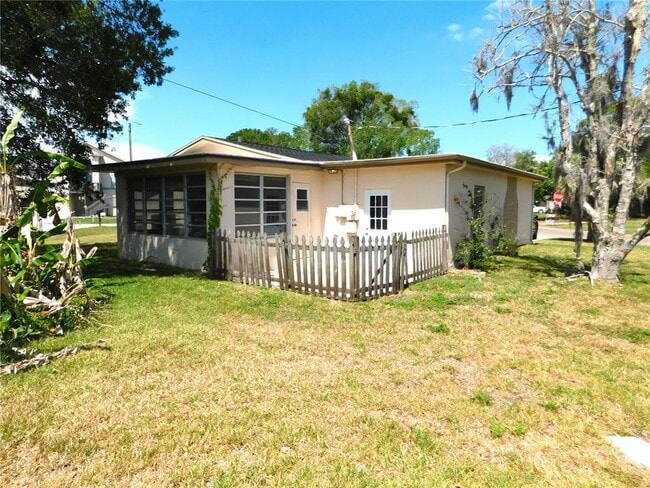 Building Photo - 4902 Largo Terrace