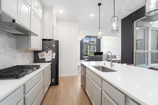 Building Photo - 16630 Lake Austin St