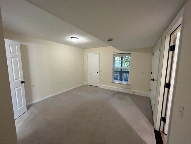 Building Photo - 39 Grandview Dr