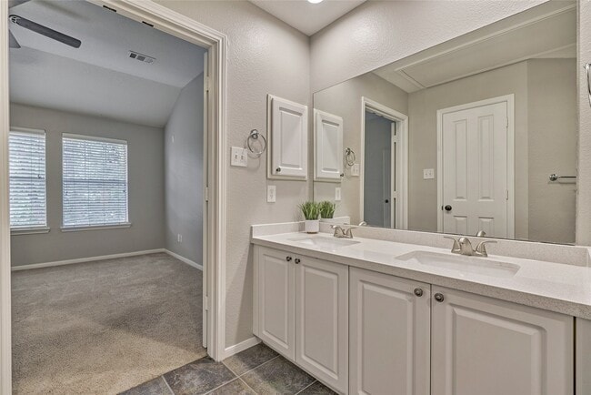 Building Photo - 25 Scarlet Woods Ct