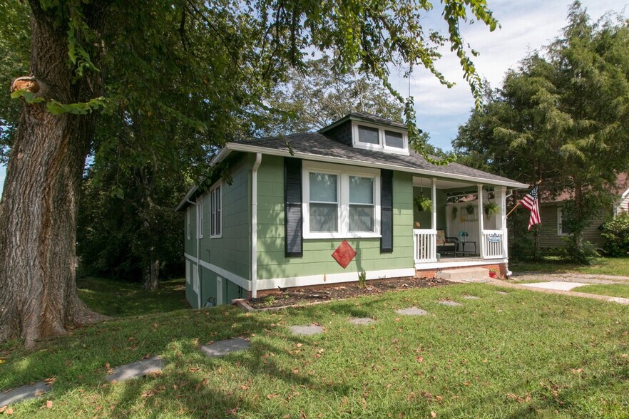 Building Photo - 1021 Crossland Ave
