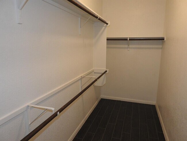Building Photo - 9903 Quercia Dr