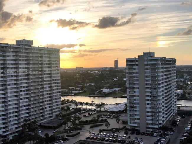 Building Photo - 1950 S Ocean Dr