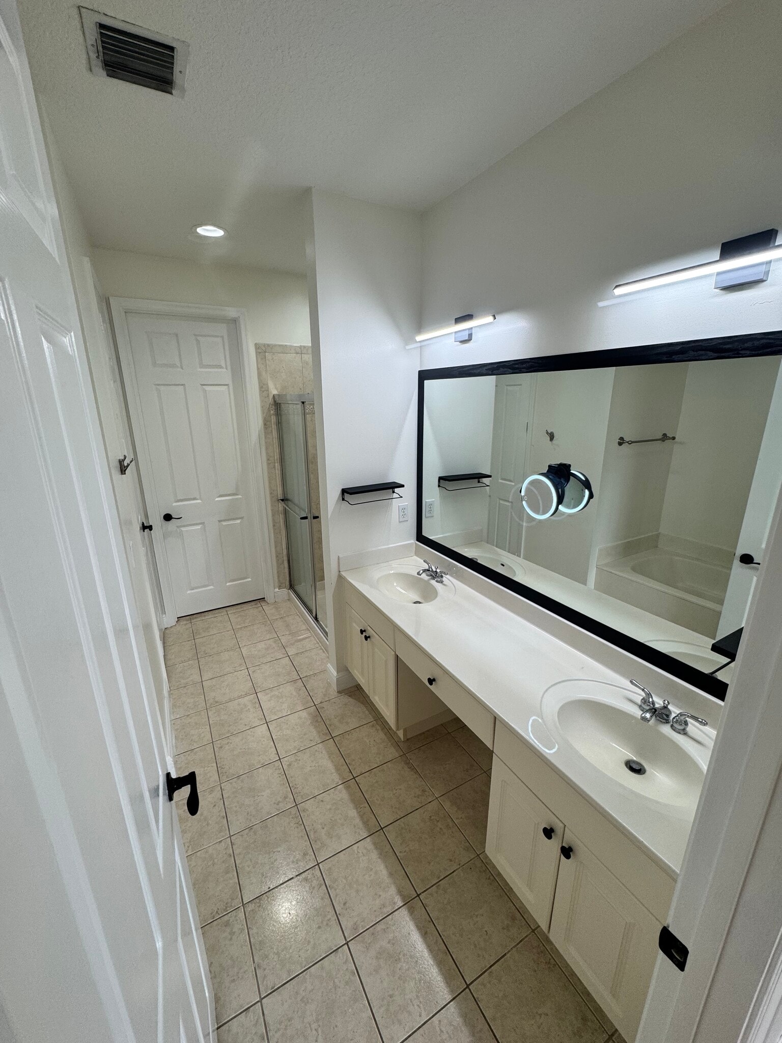 Master bath - 898 University Blvd