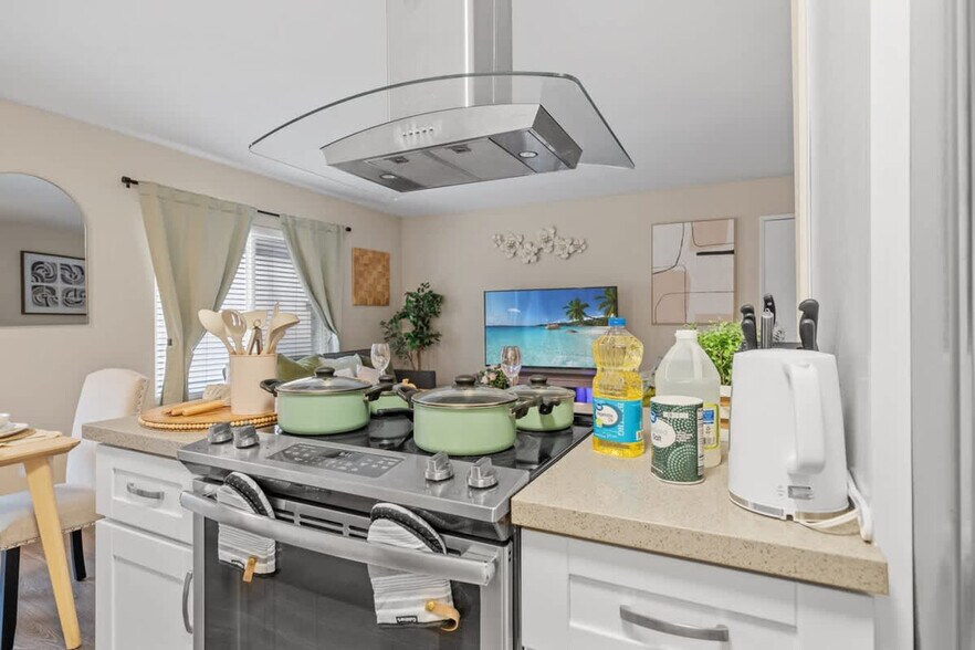 Building Photo - 9504 Carroll Canyon Rd