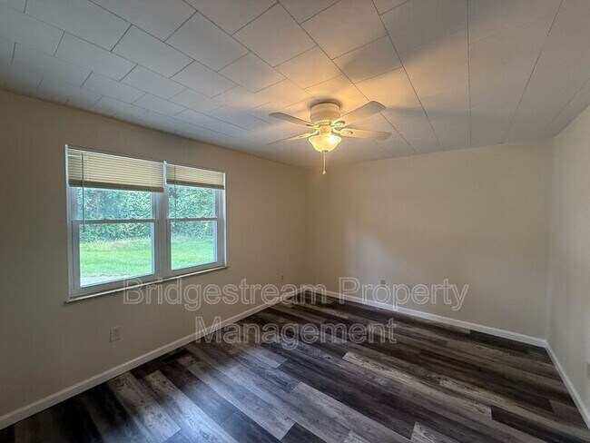 Building Photo - 4352 Sunray Rd
