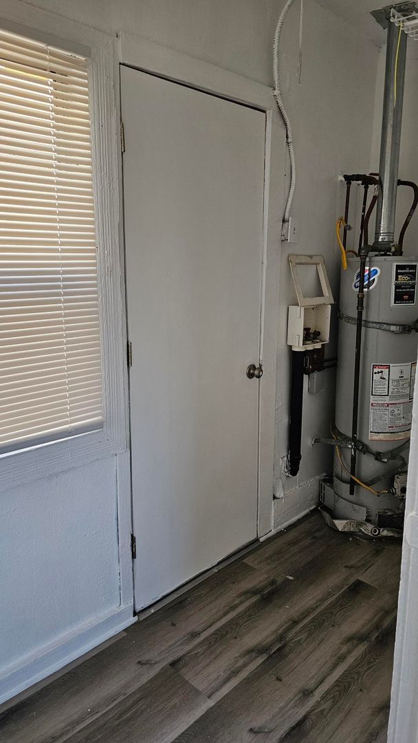 Building Photo - **519 E 17th St Long Beach** Upstairs 2 be...