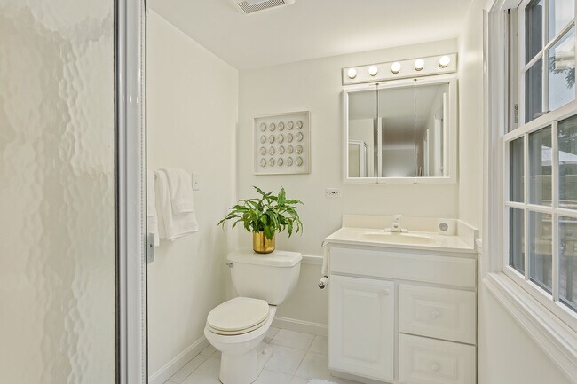 Building Photo - 25 Embassy St