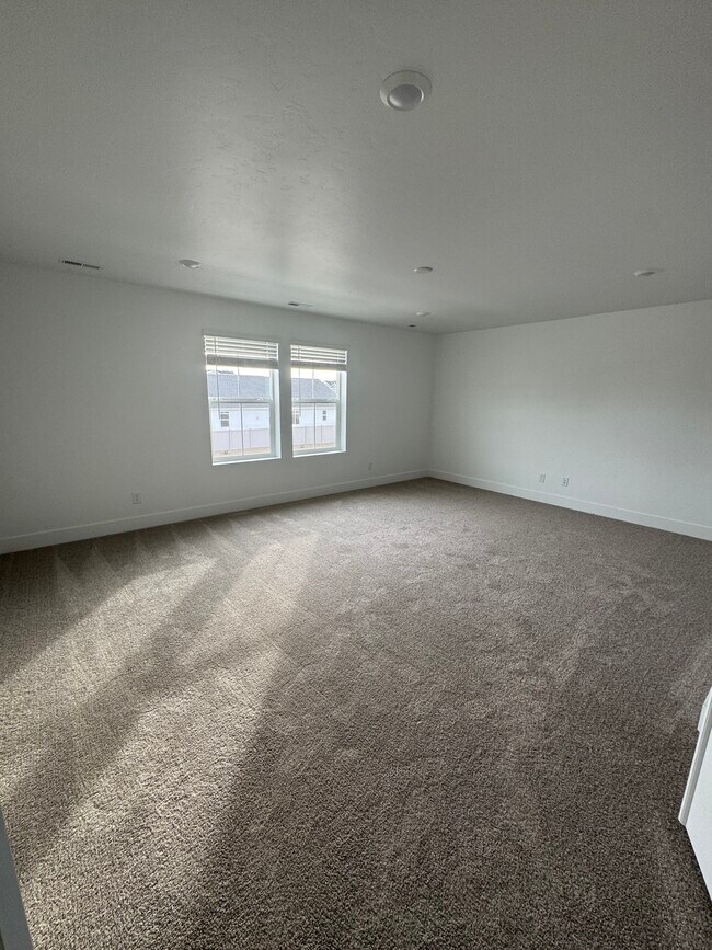 Building Photo - 6893 N Isaiah Ave