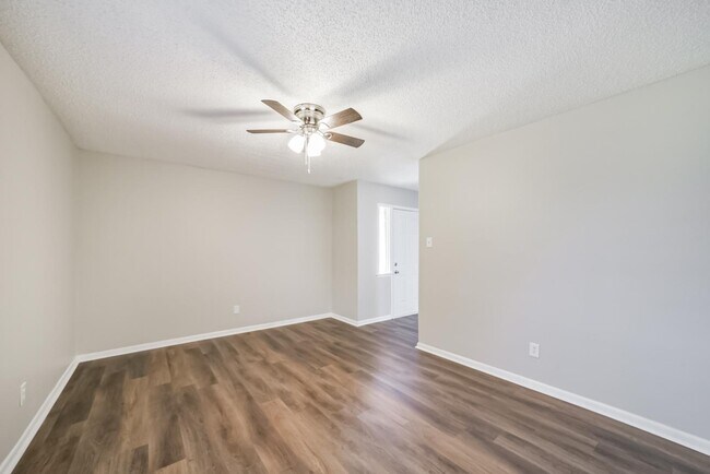 Building Photo - 1320 Barak Ln