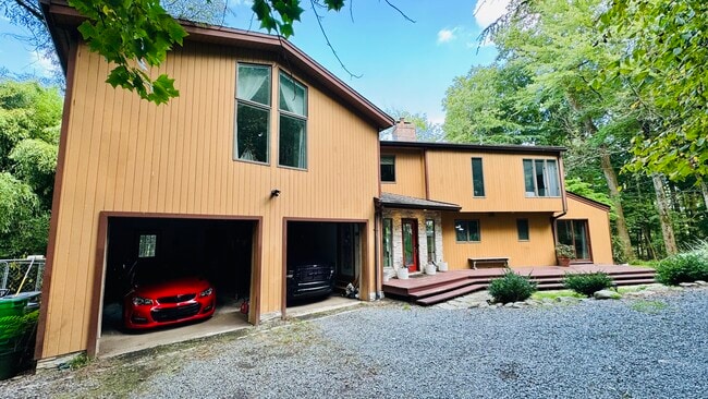 Building Photo - 96 Old Pascack Rd