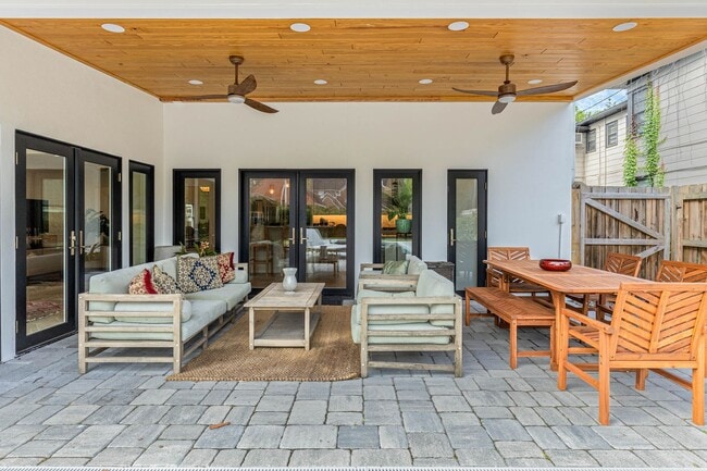 Building Photo - Renovated 3/3 Pool Home home in the heart of Delaney Park of Downtown Orlando