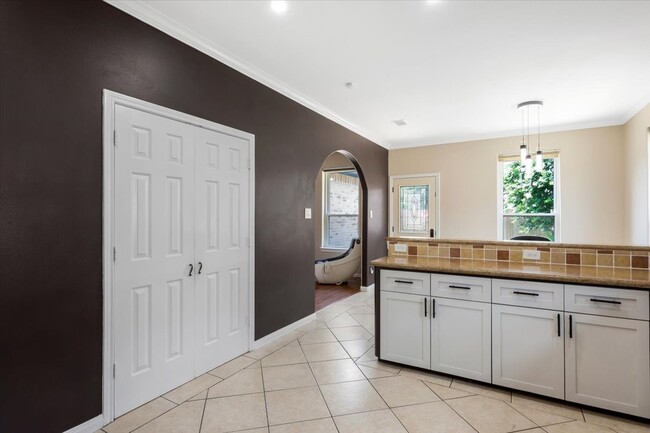 Building Photo - 5343 Oak Cove Dr