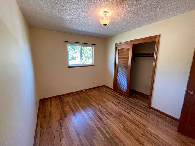 Building Photo - 3338 SW Marigold St