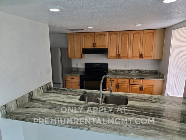 Building Photo - Large Two bedrooms with a cover patio