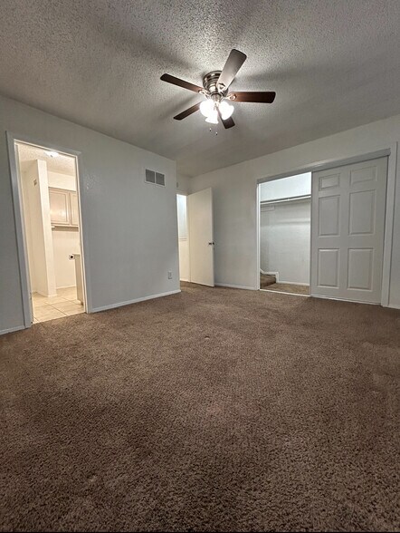 Building Photo - 3006 W Sycamore Cir
