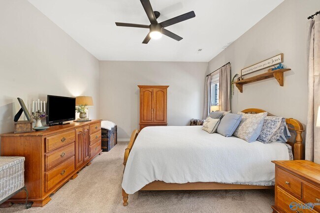 Building Photo - 44 Oak Ridge Pl