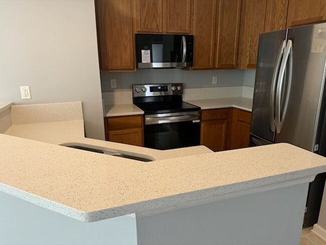 Building Photo - Brand New 302