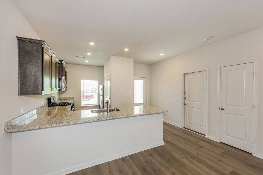 Building Photo - 9829 Teton Vis Dr