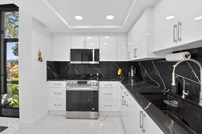 Building Photo - 1615 Bridgewood Dr