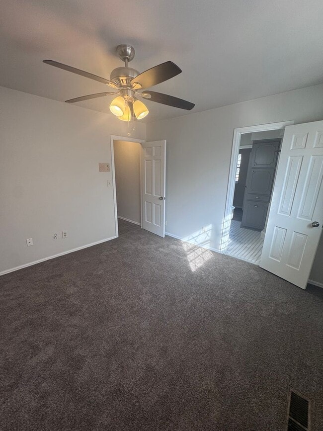 Building Photo - Midtown Tulsa 4 Bedroom Single Level Home!