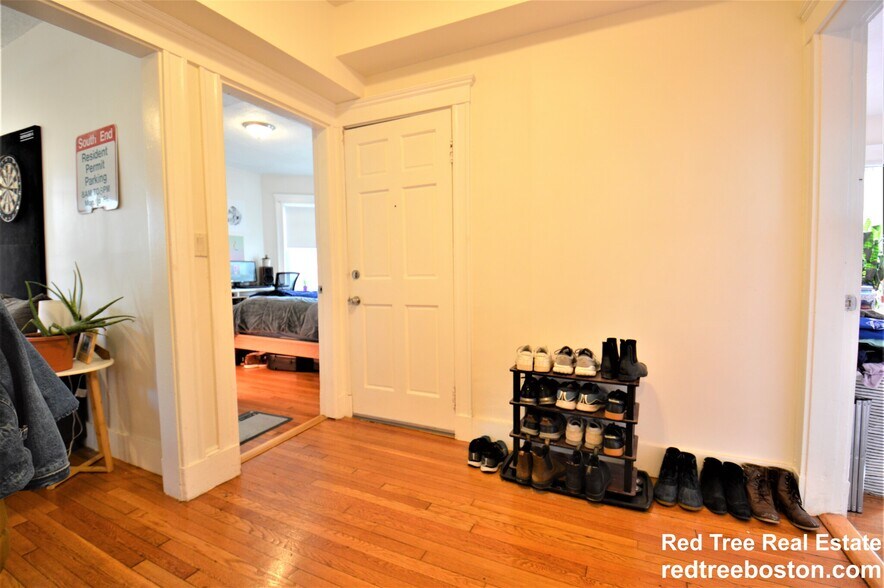 Building Photo - 90 Montebello Rd