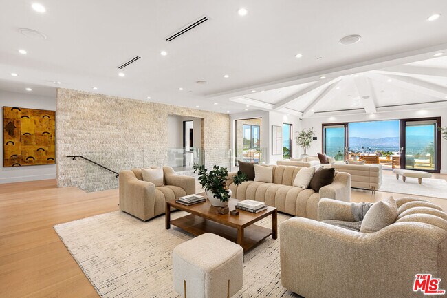 Building Photo - 3116 Elvido Dr