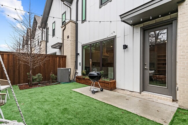 Building Photo - 2315 Rook Dr