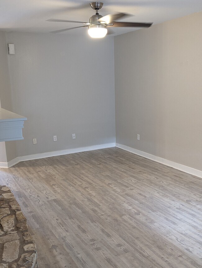 Building Photo - 1750 Timber Ridge Rd