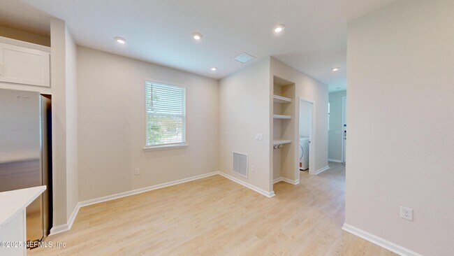 Building Photo - 299 Spruce Hl Pt