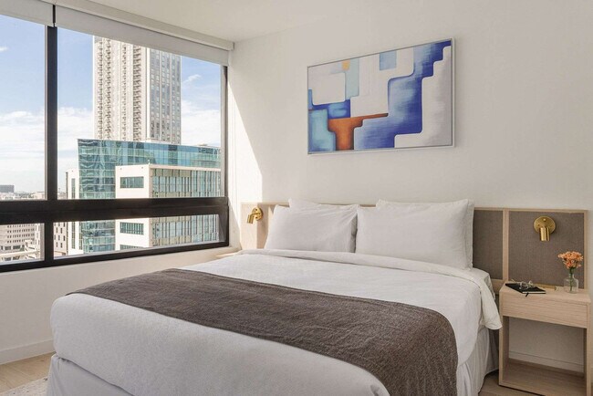 Building Photo - 225 N Miami Ave