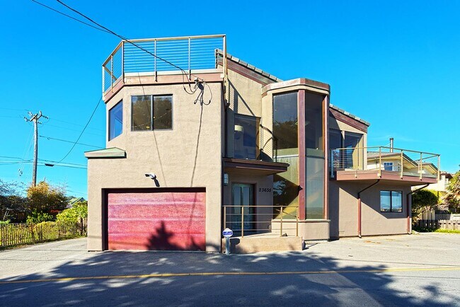 Building Photo - 23635 E Cliff Dr