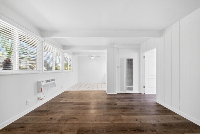 Interior Photo - 9025 National Blvd