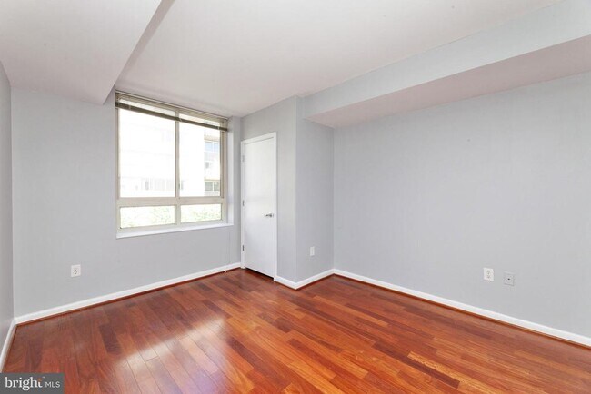 Building Photo - 355 I St SW