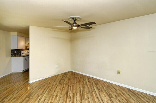 Building Photo - 2512 Post Rd