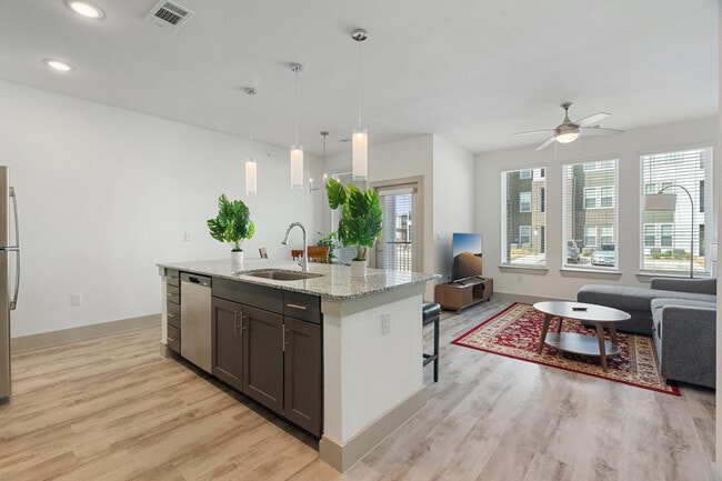 Building Photo - 12100 1/2 Ferrystone Glen Dr