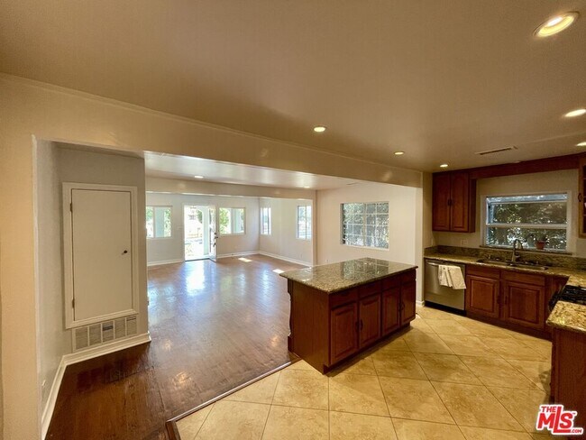 Building Photo - 5017 Edgewood Pl