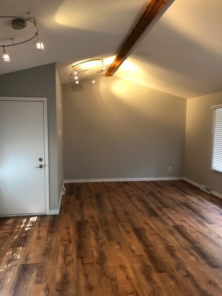 Living/Dining - 1516 S Timber Ridge