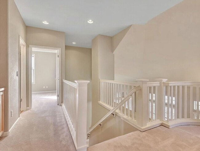 Building Photo - Beautiful Home in Highly Desirable Location