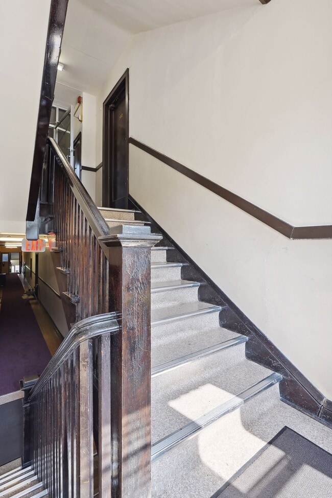 Building Photo - 2733 Girard Ave S