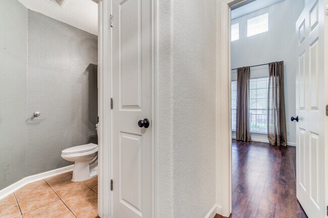 Building Photo - 10811 Marot Field