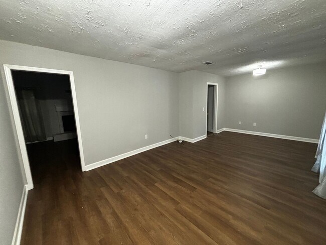 Building Photo - 133 Cumberland Rd